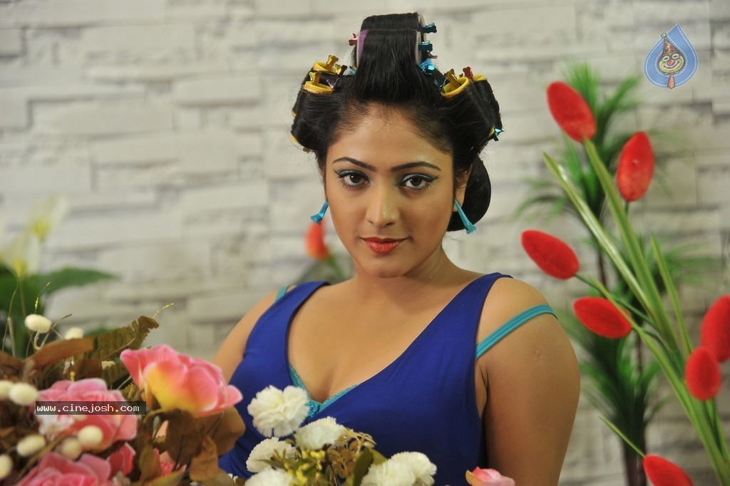 Haripriya Hot Gallery - 19 / 152 photos