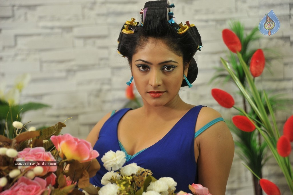 Haripriya Hot Gallery - 37 / 152 photos