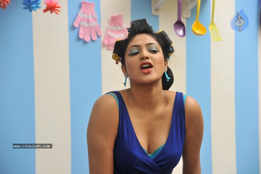 Haripriya Hot Gallery - 104 / 152 photos