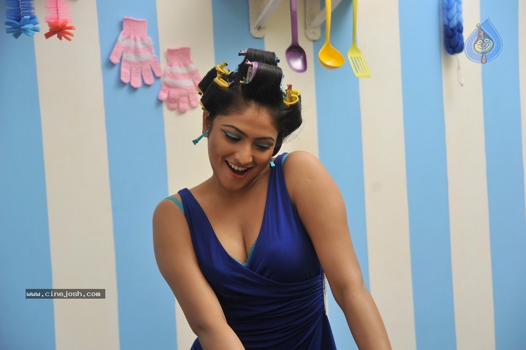 Haripriya Hot Gallery - 109 / 152 photos