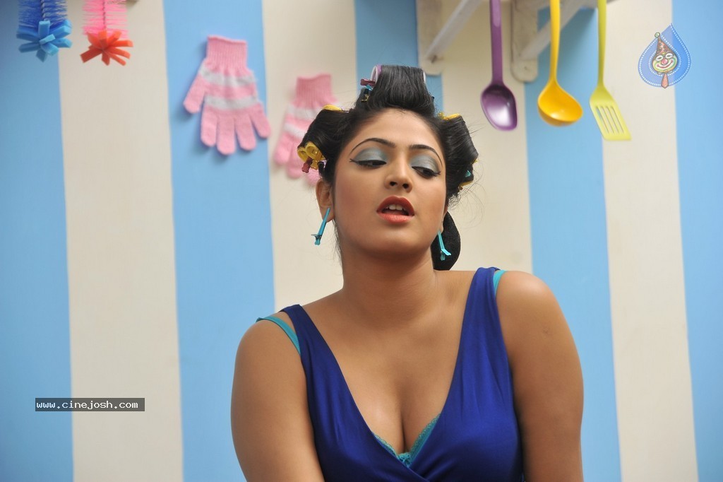 Haripriya Hot Gallery - 146 / 152 photos