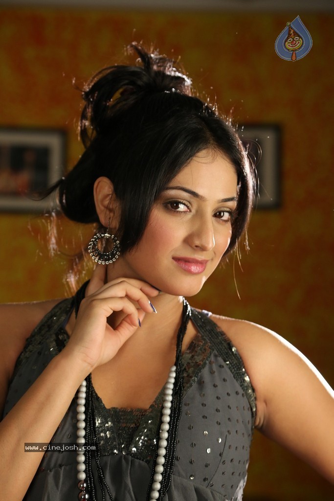 Haripriya Hot Photos - 36 / 126 photos