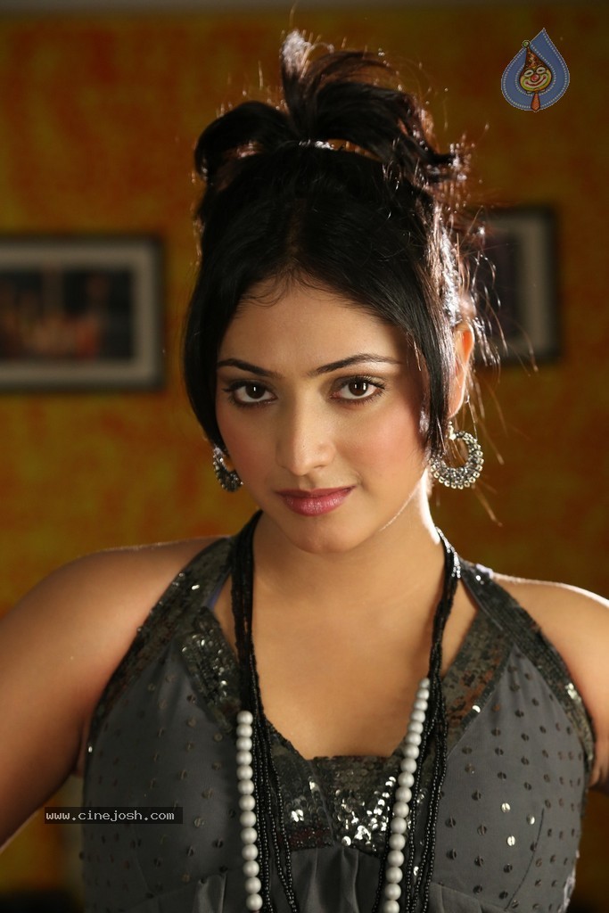 Haripriya Hot Photos - 52 / 126 photos