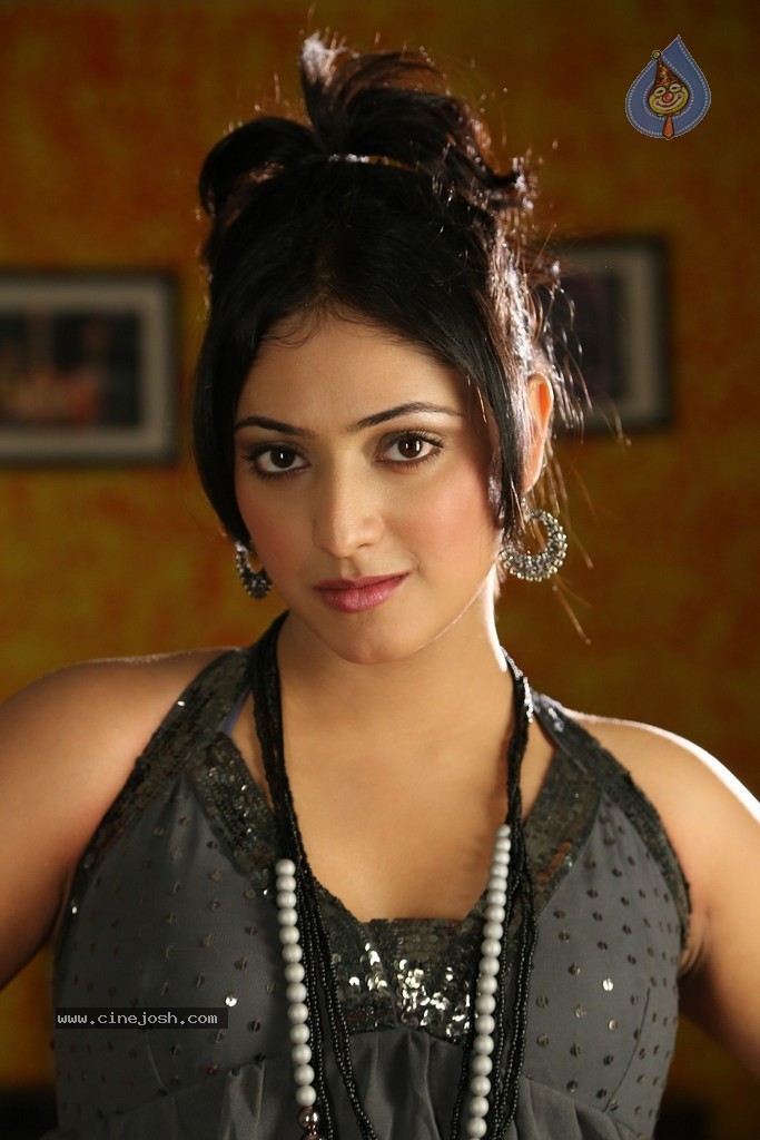 Haripriya Hot Photos - 58 / 126 photos