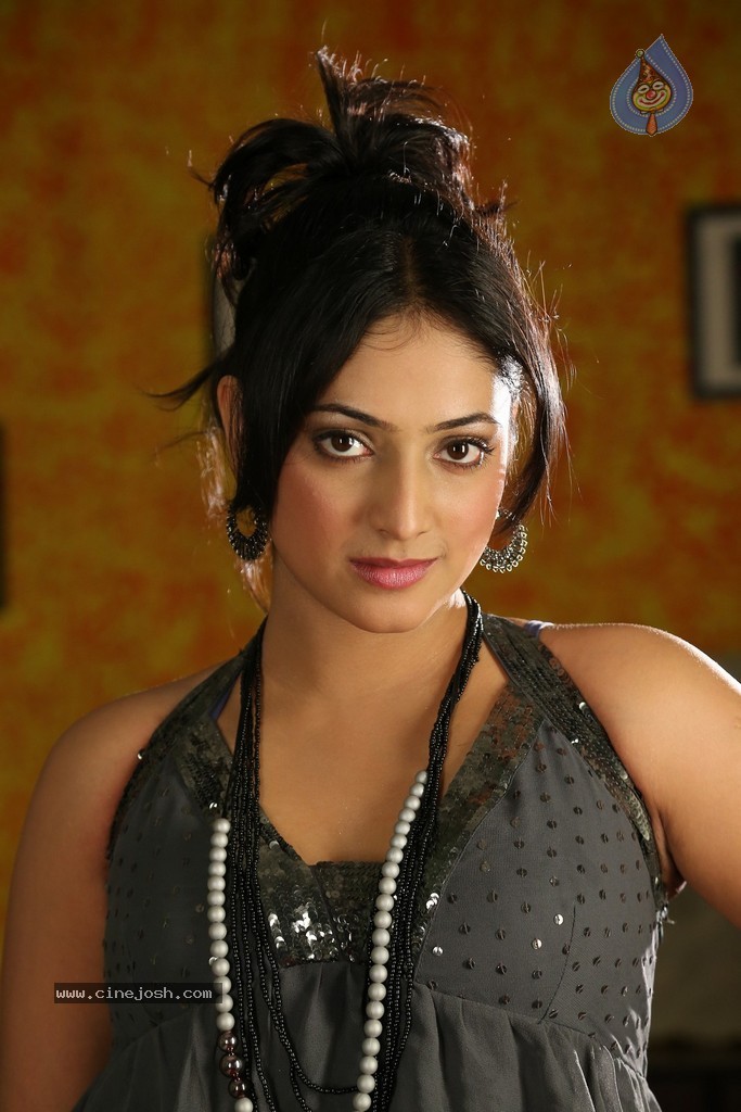 Haripriya Hot Photos - 90 / 126 photos