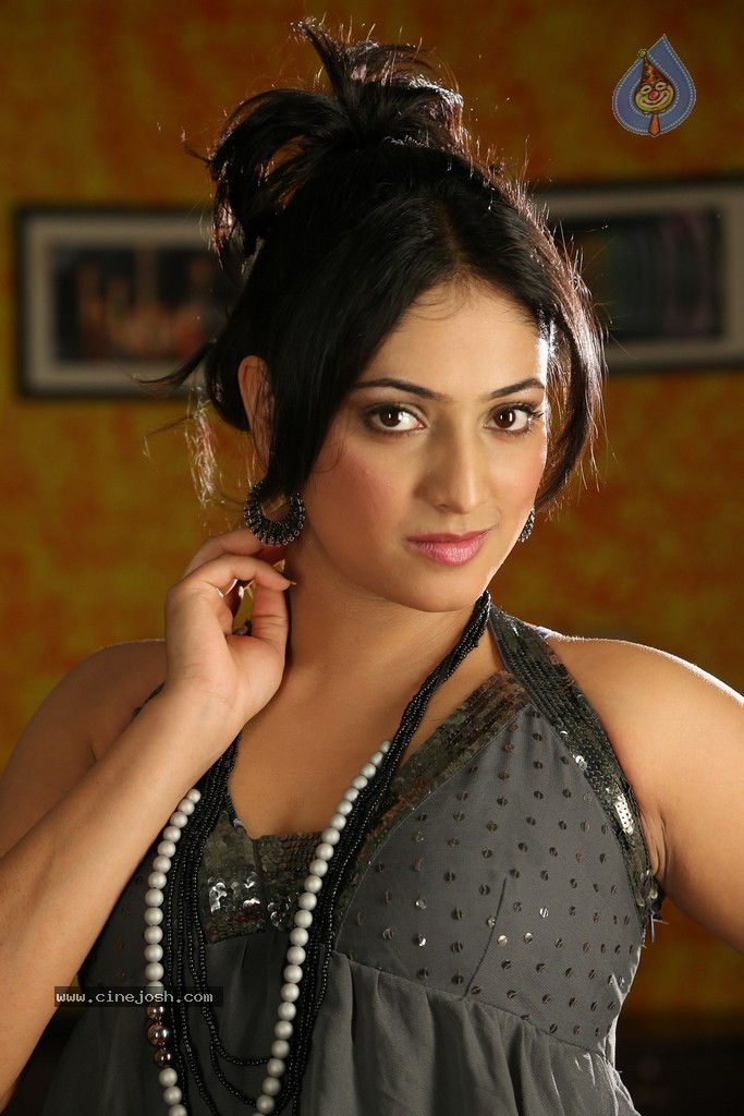 Haripriya Hot Photos - 109 / 126 photos