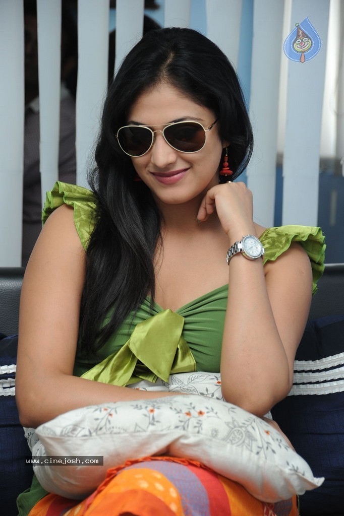 Haripriya Latest Images - 6 / 152 photos