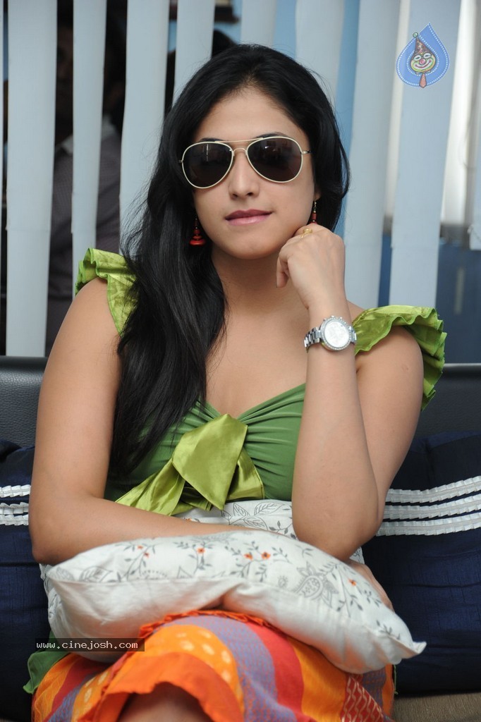 Haripriya Latest Images - 38 / 152 photos