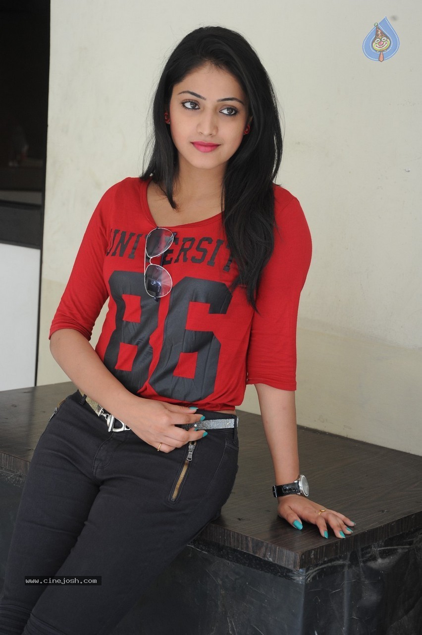 Haripriya Latest Pics - 27 / 79 photos