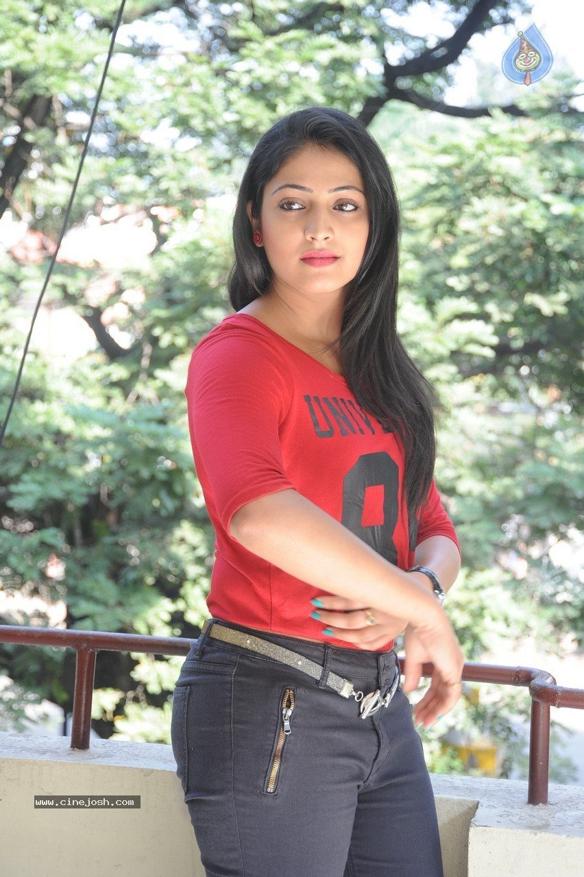 Haripriya Latest Pics - 63 / 79 photos