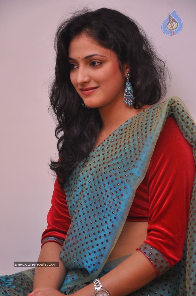 Haripriya Latest Stills - 71 / 85 photos