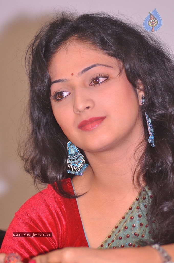 Haripriya Latest Stills - 77 / 85 photos