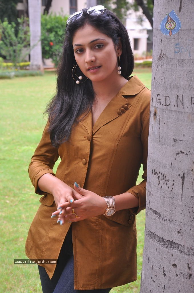 Haripriya Latest Stills - 15 / 104 photos