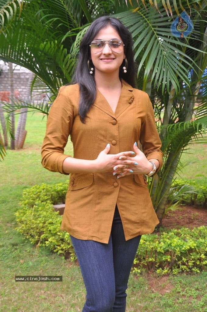 Haripriya Latest Stills - 24 / 104 photos