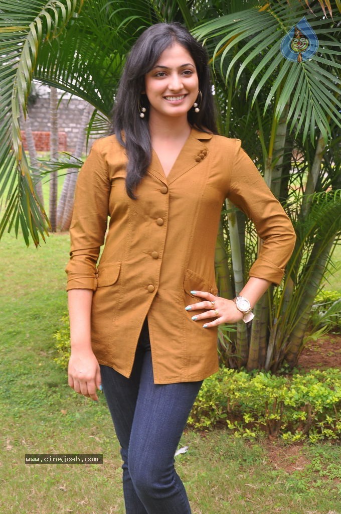 Haripriya Latest Stills - 25 / 104 photos