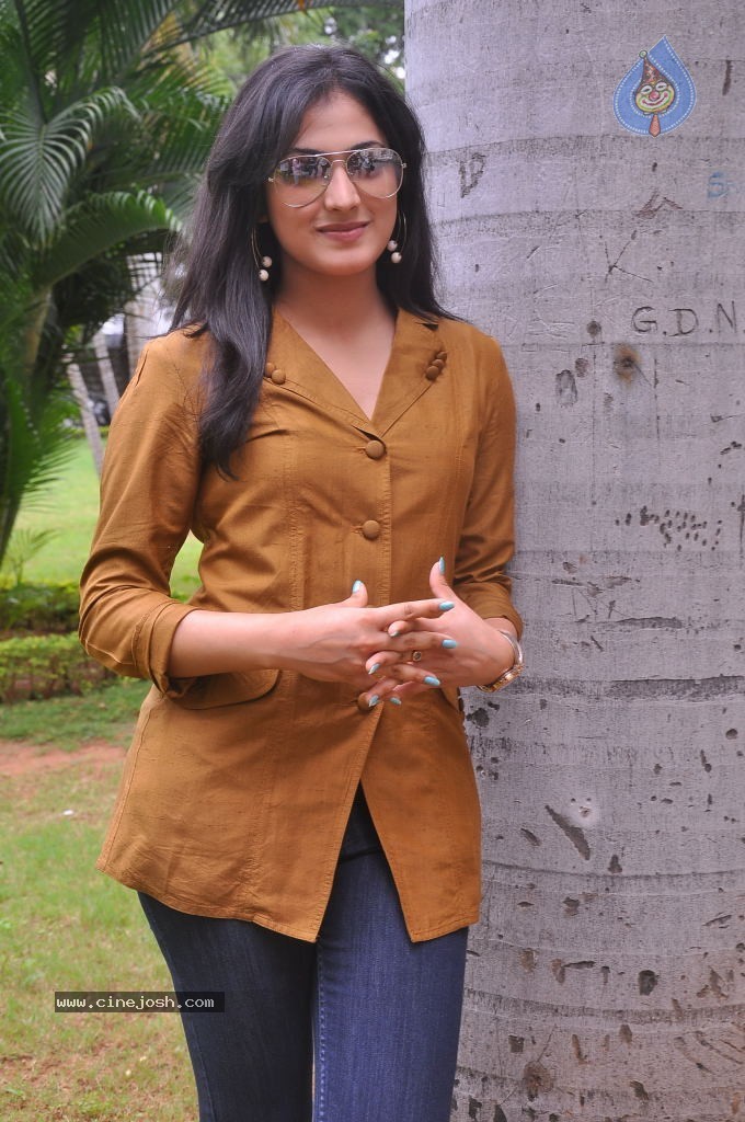 Haripriya Latest Stills - 26 / 104 photos