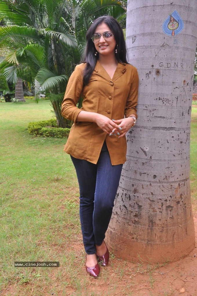 Haripriya Latest Stills - 33 / 104 photos