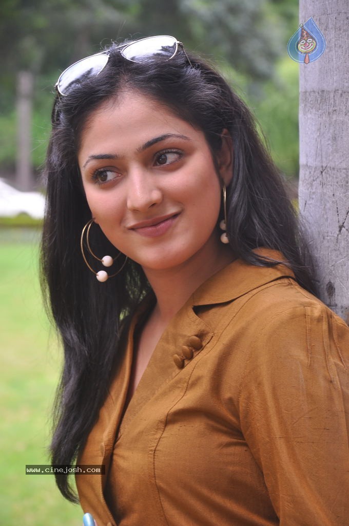 Haripriya Latest Stills - 36 / 104 photos