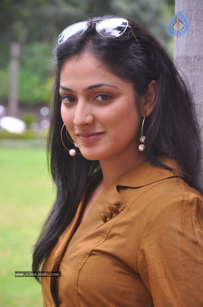 Haripriya Latest Stills - 44 / 104 photos