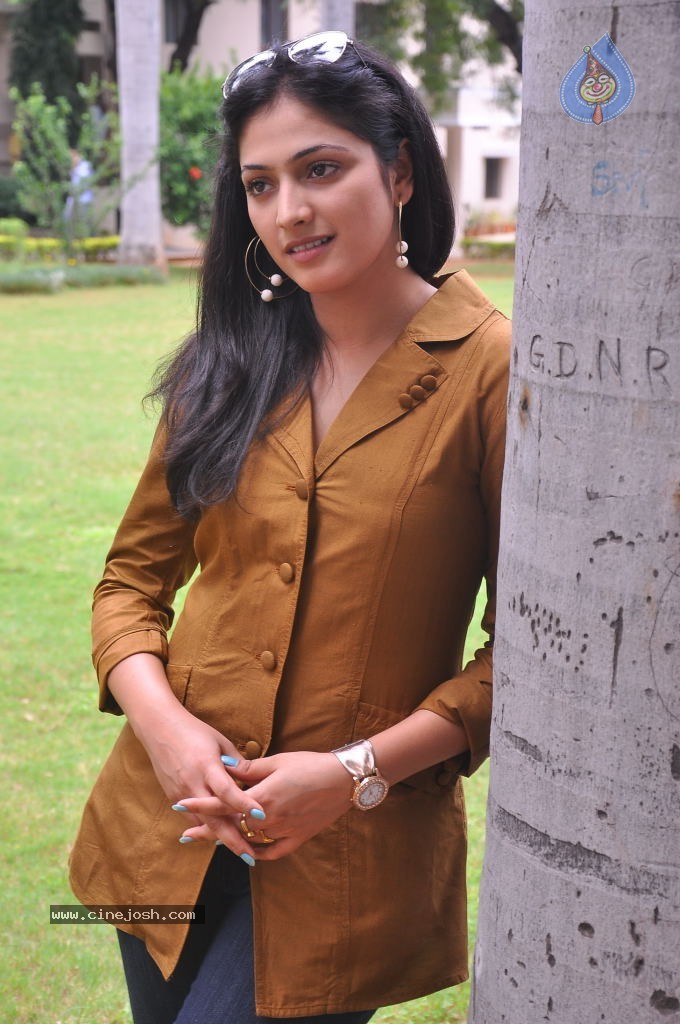 Haripriya Latest Stills - 49 / 104 photos