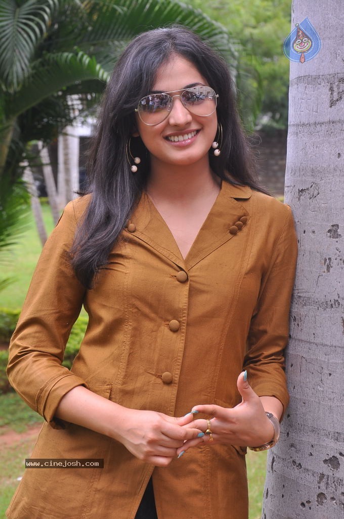 Haripriya Latest Stills - 50 / 104 photos