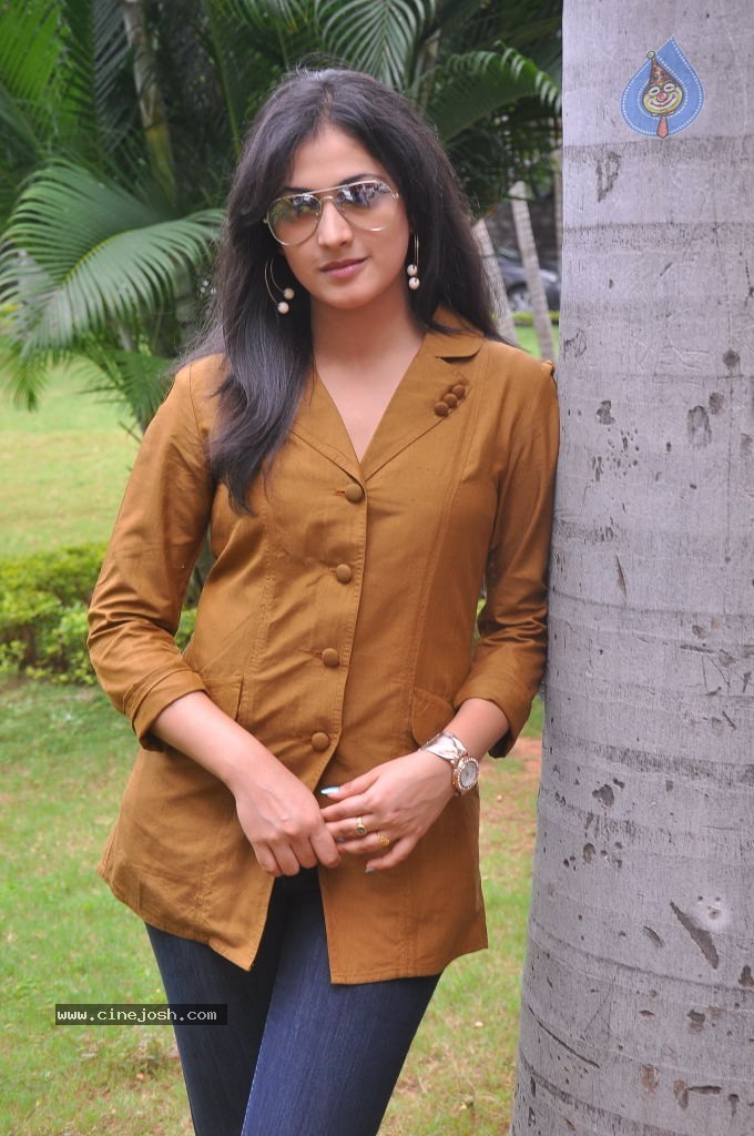 Haripriya Latest Stills - 52 / 104 photos