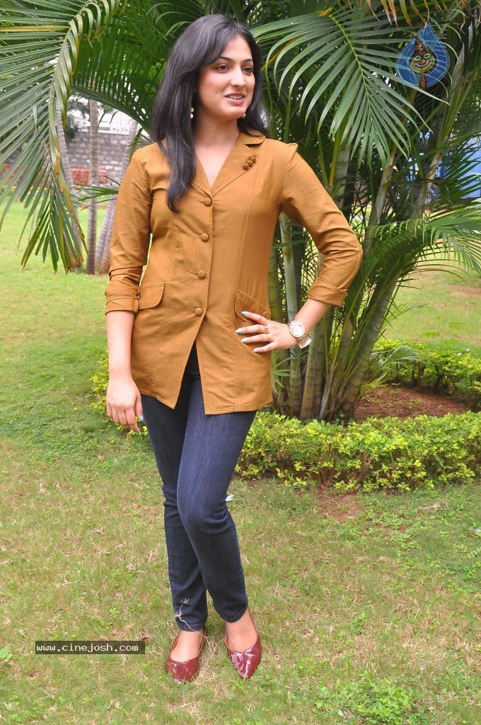 Haripriya Latest Stills - 54 / 104 photos