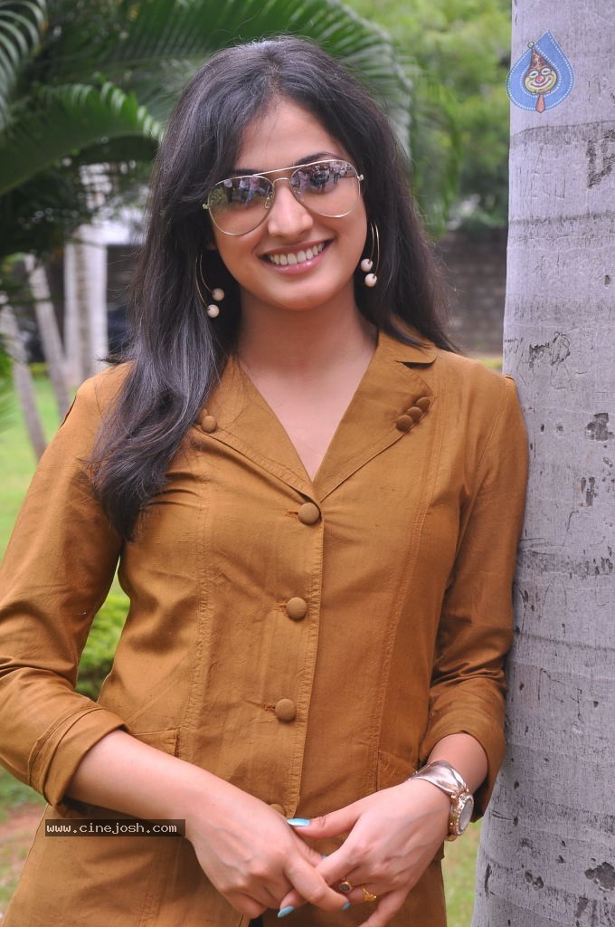 Haripriya Latest Stills - 65 / 104 photos