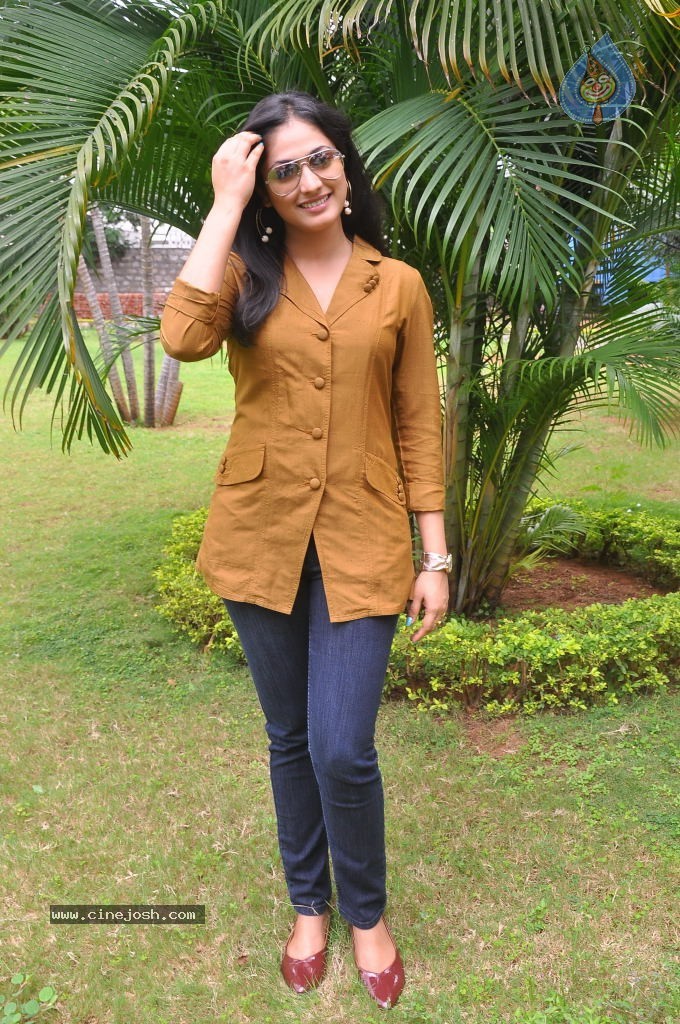 Haripriya Latest Stills - 71 / 104 photos