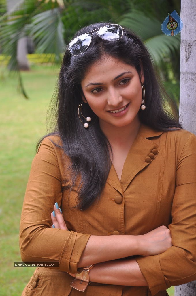 Haripriya Latest Stills - 75 / 104 photos