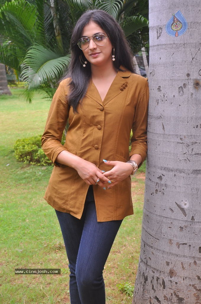 Haripriya Latest Stills - 95 / 104 photos