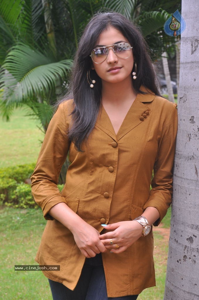 Haripriya Latest Stills - 99 / 104 photos