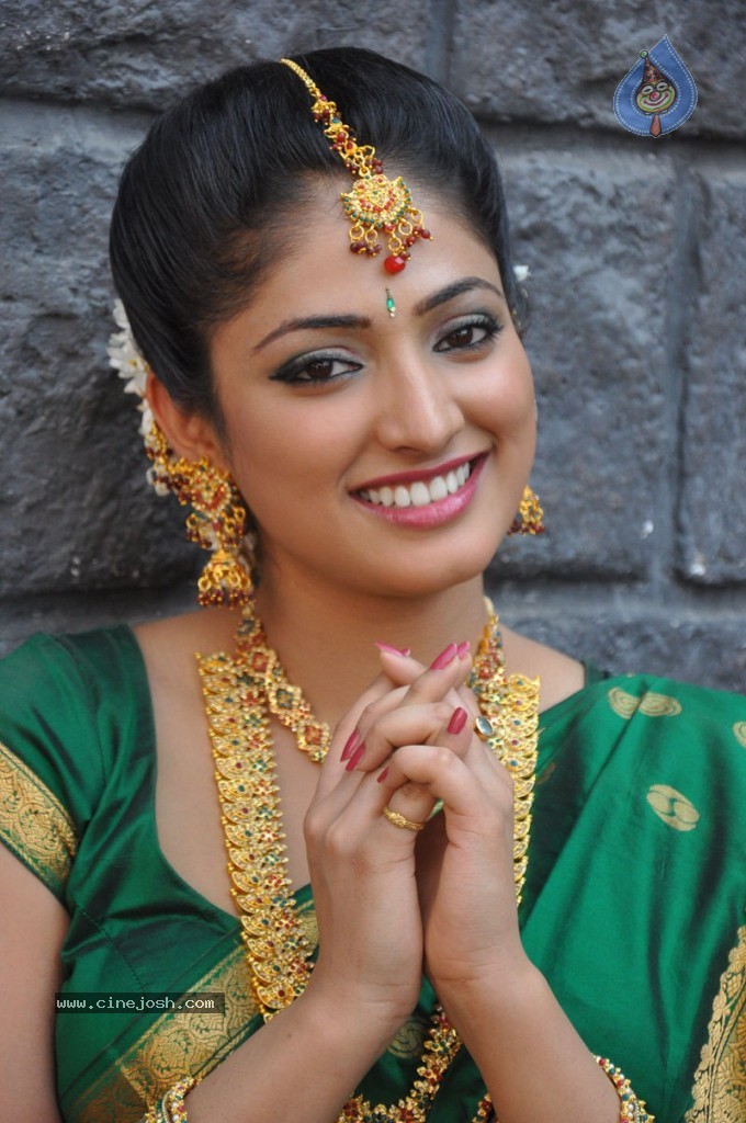 Haripriya Latest Stills - 4 / 77 photos