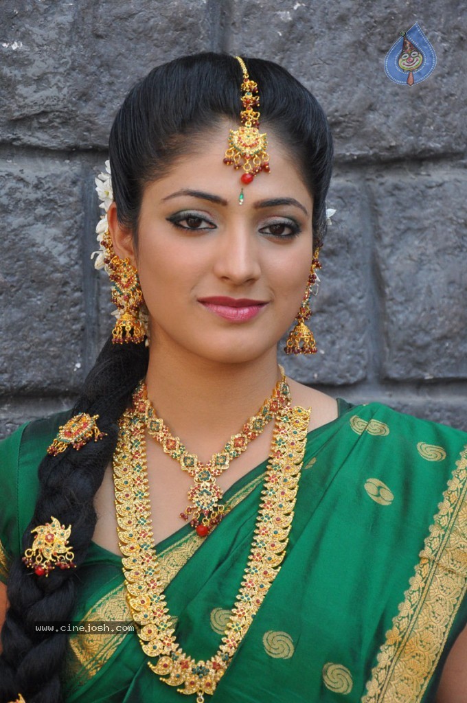 Haripriya Latest Stills - 13 / 77 photos