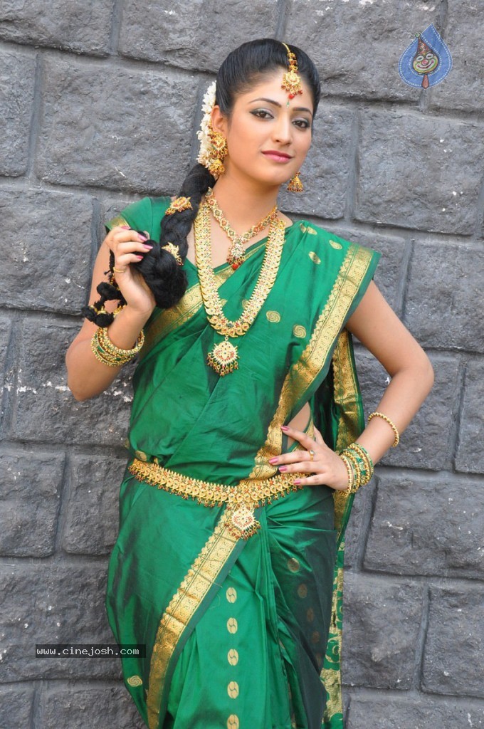 Haripriya Latest Stills - 17 / 77 photos