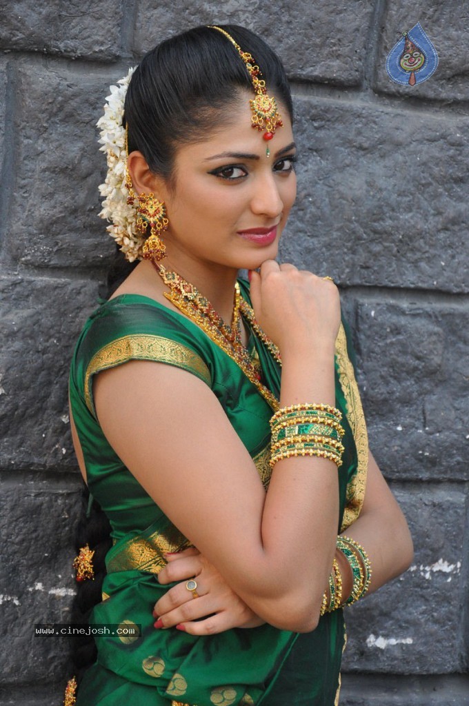 Haripriya Latest Stills - 25 / 77 photos