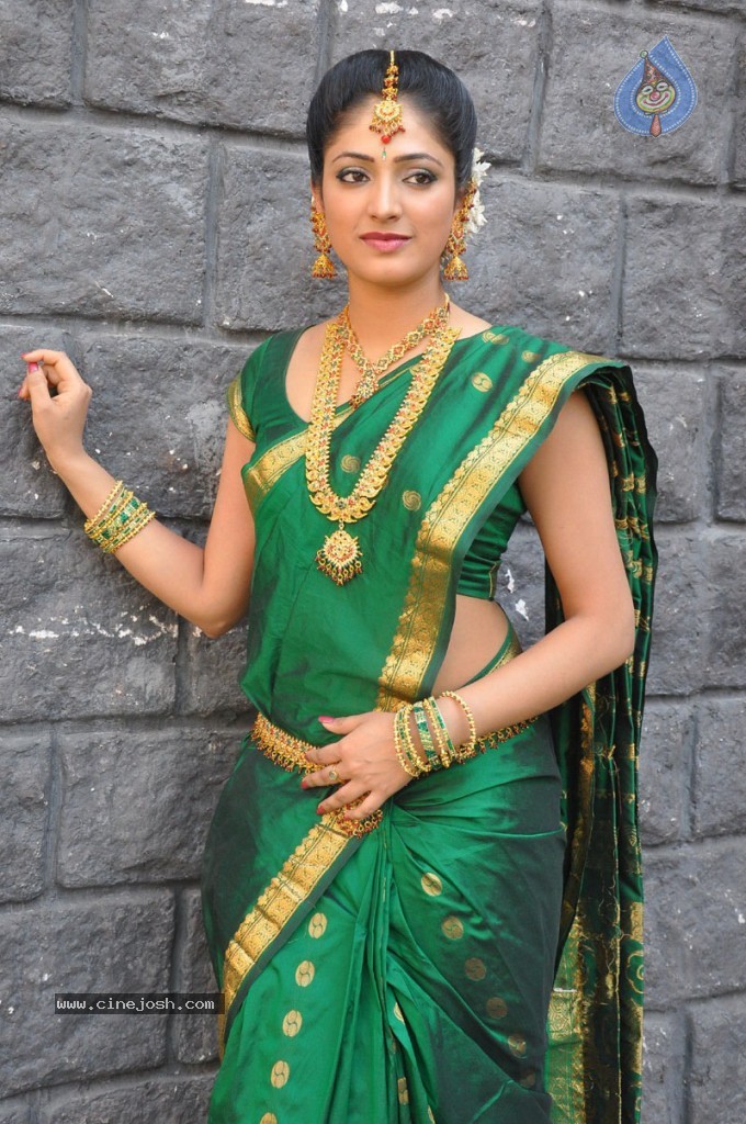 Haripriya Latest Stills - 29 / 77 photos