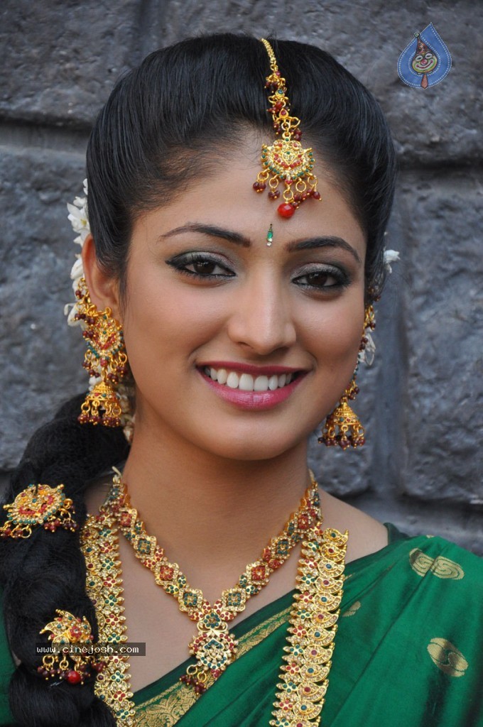 Haripriya Latest Stills - Photo 30 of 77