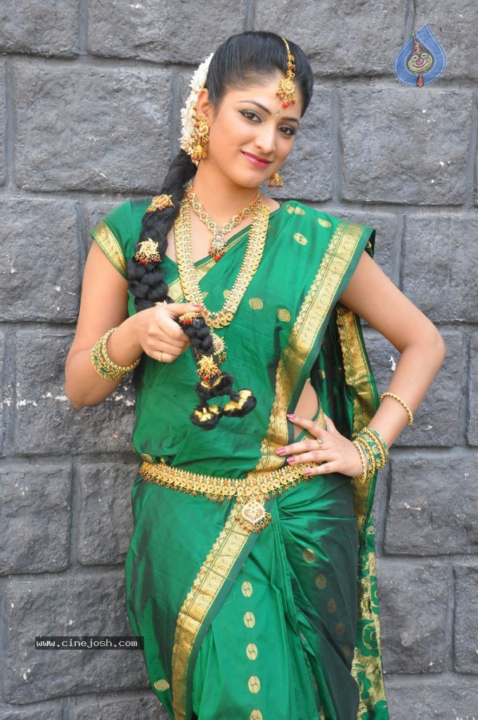 Haripriya Latest Stills - 31 / 77 photos