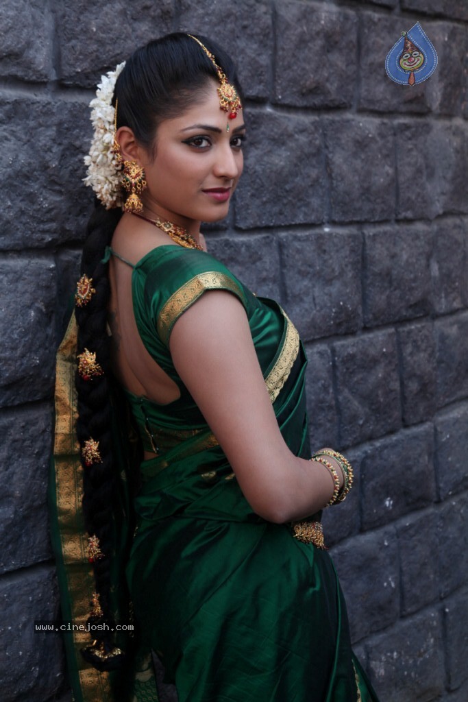 Haripriya Latest Stills - 34 / 77 photos