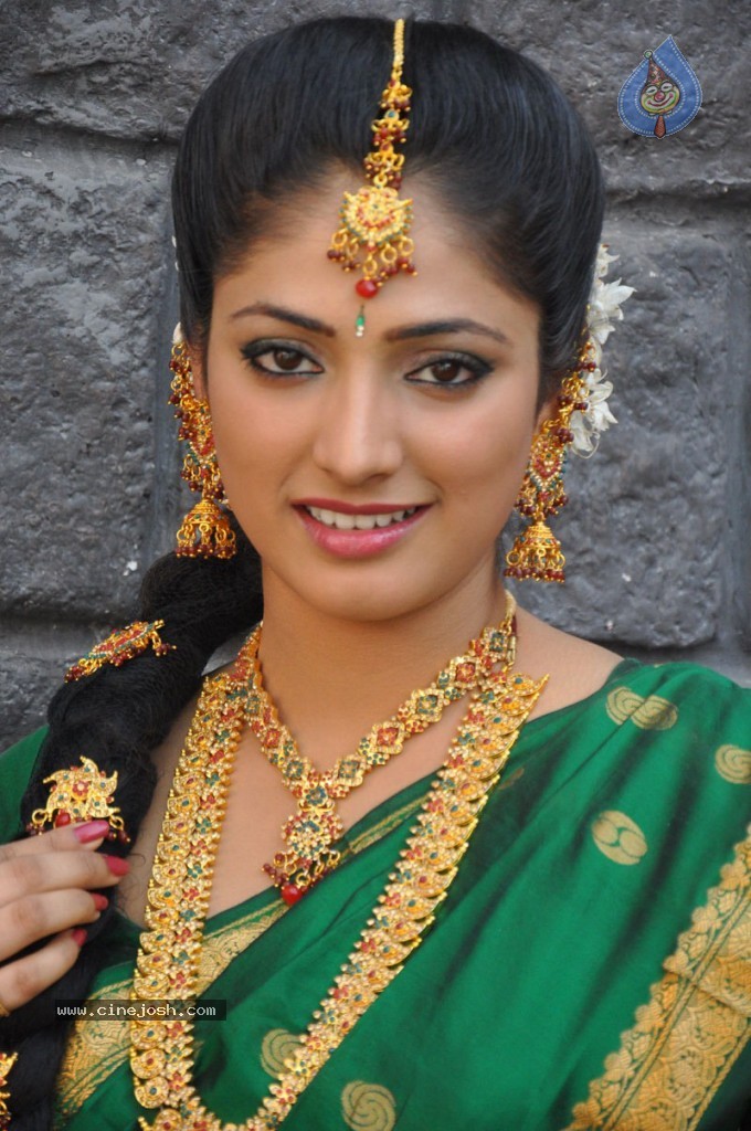 Haripriya Latest Stills - 39 / 77 photos