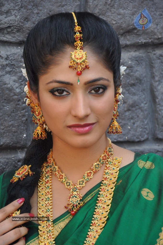 Haripriya Latest Stills - 40 / 77 photos