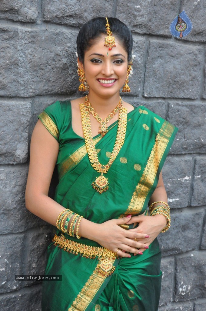 Haripriya Latest Stills - 46 / 77 photos