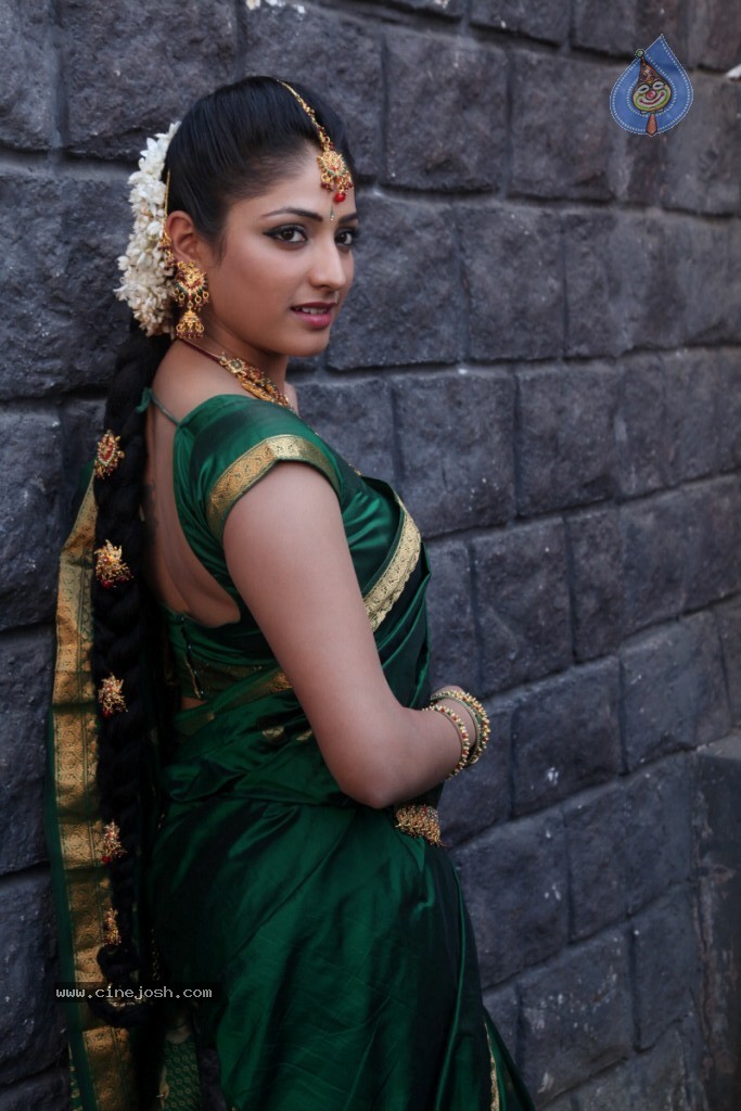 Haripriya Latest Stills - 47 / 77 photos