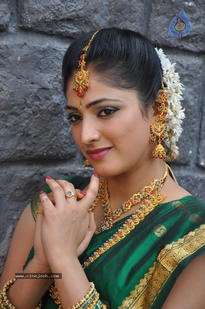 Haripriya Latest Stills - 59 / 77 photos