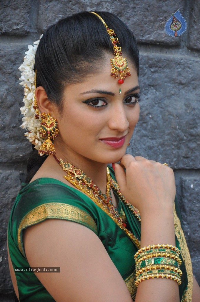 Haripriya Latest Stills - 67 / 77 photos