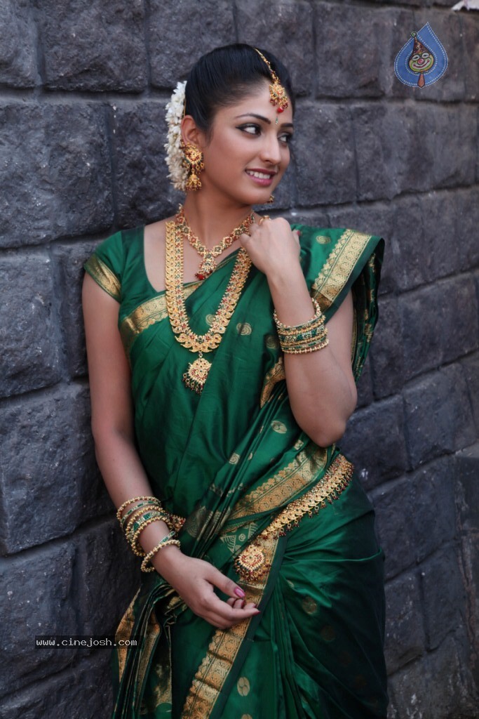 Haripriya Latest Stills - 70 / 77 photos