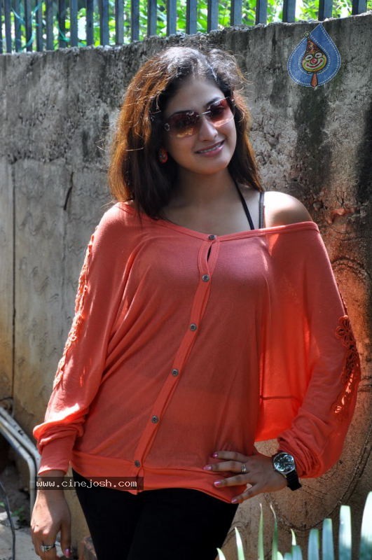 Haripriya Latest Stills - 29 / 89 photos