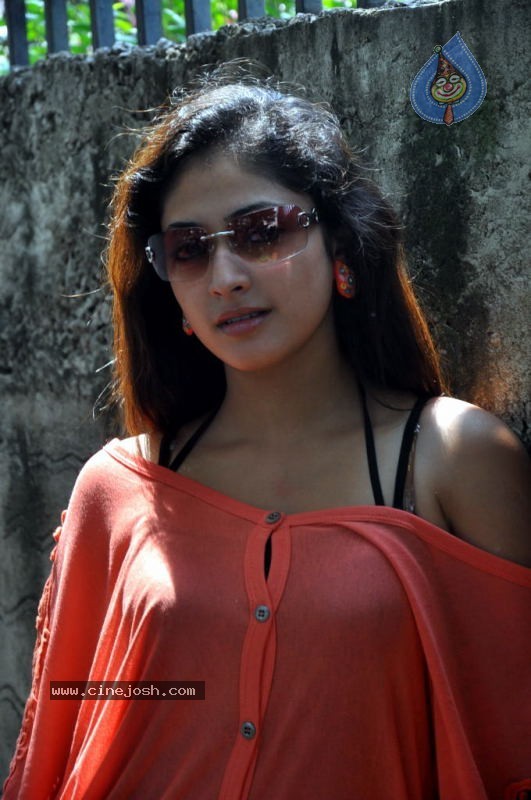 Haripriya Latest Stills - 71 / 89 photos