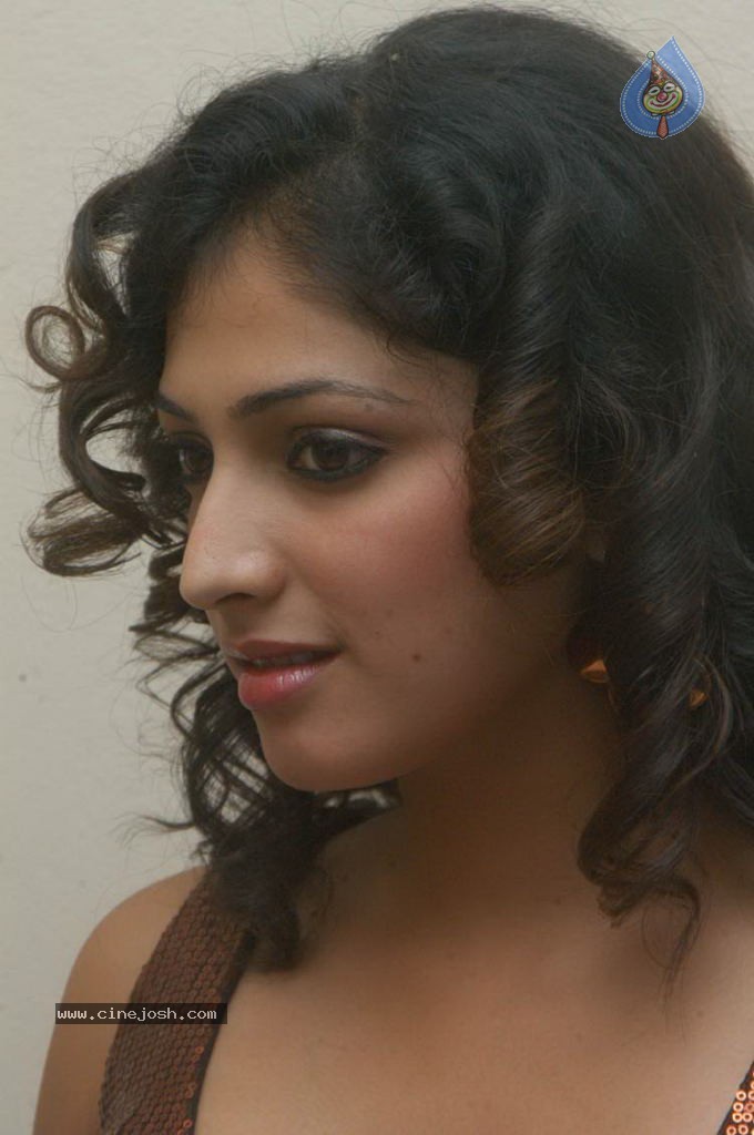 Haripriya Latest Stills - 22 / 51 photos